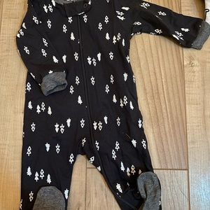 Newborn zip up onesie * bundle 6 for $20 *